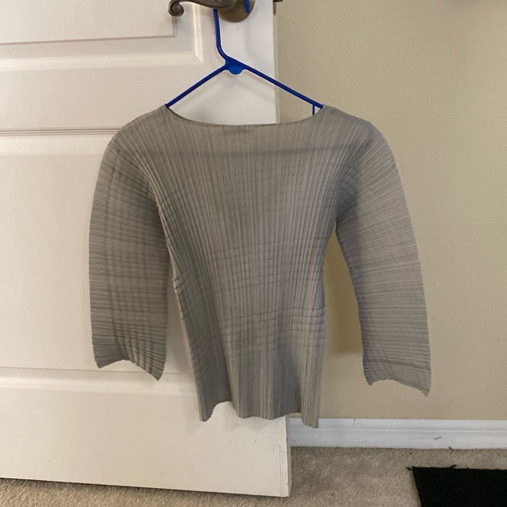 Empório Armani Grey ribbed top. Tight and flattering